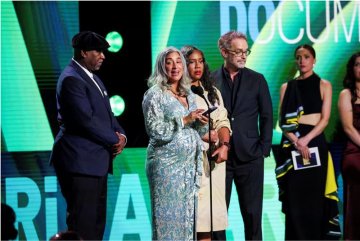 Filmmaker Geeta Gandbhir winning Best Documentary at Independent Spirit Awards